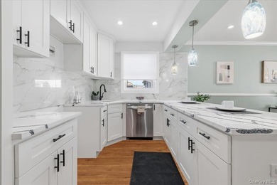 Welcome to this stunning duplex, meticulously done with high-end - photo 4