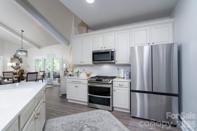 Savor summertime on Badin Lake in your fully renovated cottage - photo 9