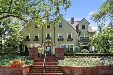 (private lake, pond, creek) Home For Sale in Kansas City Missouri