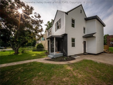 The one you've been waiting for! Beautifully renovated 5-bedroom - photo 1