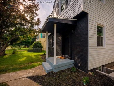 The one you've been waiting for! Beautifully renovated 5-bedroom - photo 3