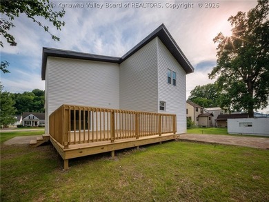 The one you've been waiting for! Beautifully renovated 5-bedroom - photo 6