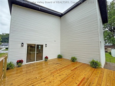 The one you've been waiting for! Beautifully renovated 5-bedroom - photo 7