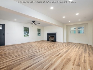 The one you've been waiting for! Beautifully renovated 5-bedroom - photo 8