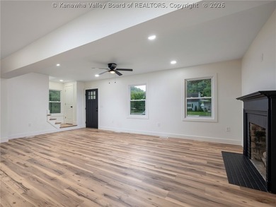 The one you've been waiting for! Beautifully renovated 5-bedroom - photo 9