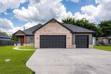 Lake Home For Sale in Tool, Texas