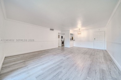 Spacious 2-bedroom, 1-bath condo located on the second floor in - photo 2