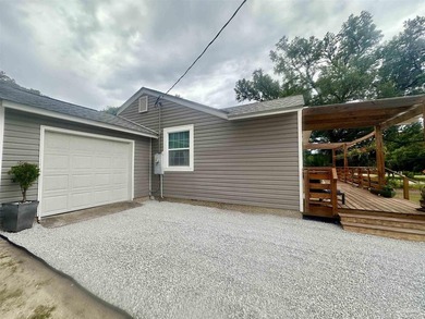 THIS 2 BD-2 FULL BATH HOME WITH POTENTIAL FOR MULTI-PROPETY USE - photo 8