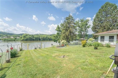 **GREAT DEAL! PRICED BELOW RECENT APPRAISAL** Welcome to this - photo 3