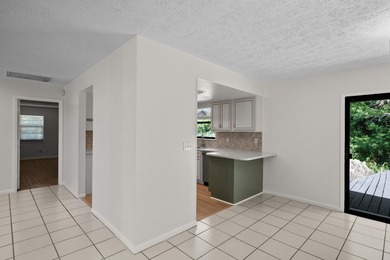 Welcome to this well-appointed single-family residence in North - photo 13
