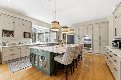Luxurious home on 3 acres where you will enjoy private sets - photo 18
