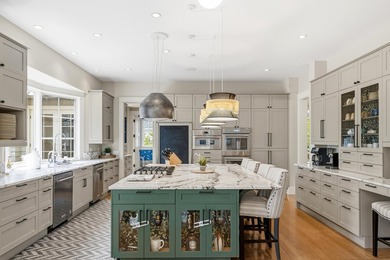 Luxurious home on 3 acres where you will enjoy private sets - photo 21