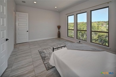 Discover the perfect blend of space, comfort, and style in this - photo 27