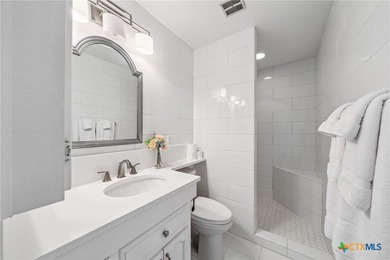 Experience luxury living in this spacious penthouse with - photo 38