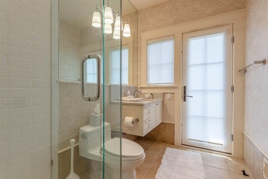 Luxurious home on 3 acres where you will enjoy private sets - photo 47