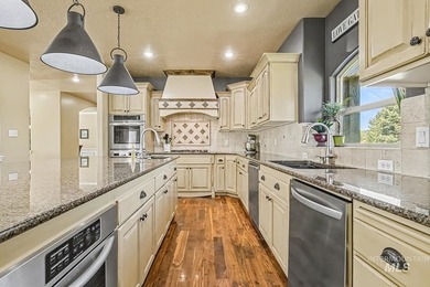 Golf Course Living- Entertainer's paradise that can easily - photo 8