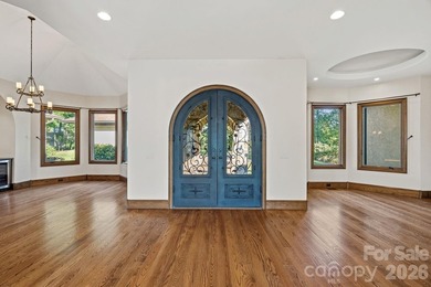 Where luxury meets the water's edge! This exquisite waterfront - photo 4
