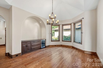 Where luxury meets the water's edge! This exquisite waterfront - photo 5