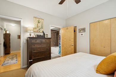 Top Floor, Sunny, quiet, pet friendly, 2 bed 2 bath condo in a