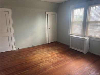 Welcome to 5 York Place in Merrick! Built in 1928, this Lovely 3 - photo 12