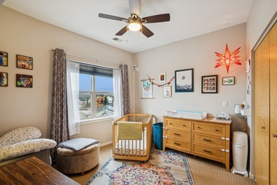 Top Floor, Sunny, quiet, pet friendly, 2 bed 2 bath condo in a