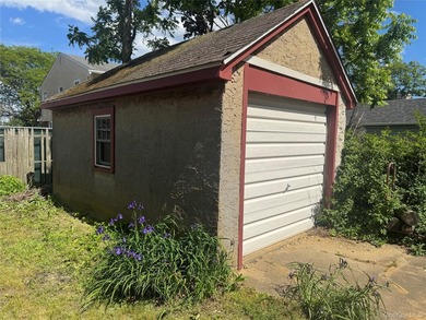 Welcome to 5 York Place in Merrick! Built in 1928, this Lovely 3 - photo 15