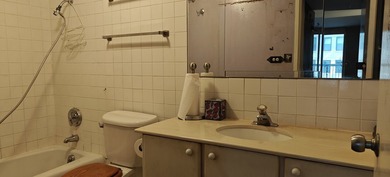 This one bedroom, one bathroom unit offers over 1,000 square - photo 15