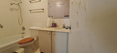 This one bedroom, one bathroom unit offers over 1,000 square - photo 16