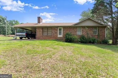 Discover the possibilities with this charming brick ranch - photo 1