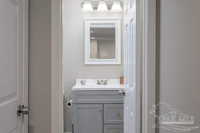 Discover the perfect blend of comfort and convenience in this - photo 8