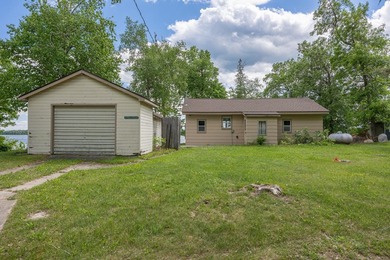 Here's your opportunity to enjoy 100' of shoreline on Woman Lake - photo 4