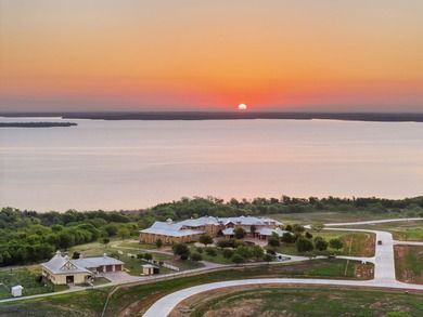 Extremely pleased to offer the most BREATHTAKING property - photo 17