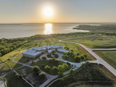 Extremely pleased to offer the most BREATHTAKING property - photo 23