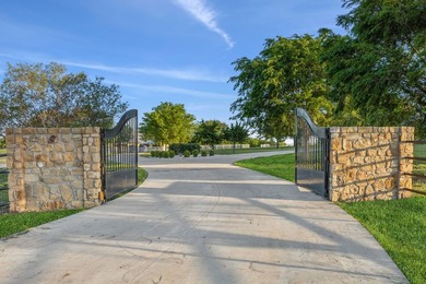 Extremely pleased to offer the most BREATHTAKING property - photo 26