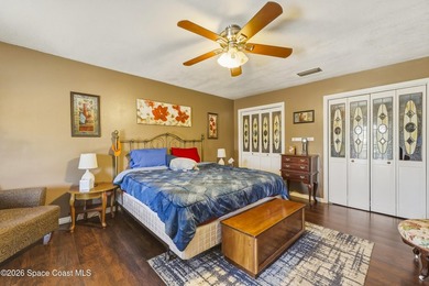 Welcome to this spacious 4-bedroom, 2.5-bath pool home located - photo 36