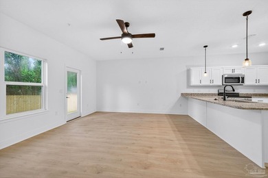 ocated in North East Pensacola, and just 15 mins to Downtown - photo 7