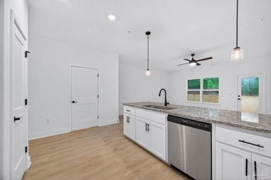 ocated in North East Pensacola, and just 15 mins to Downtown - photo 10