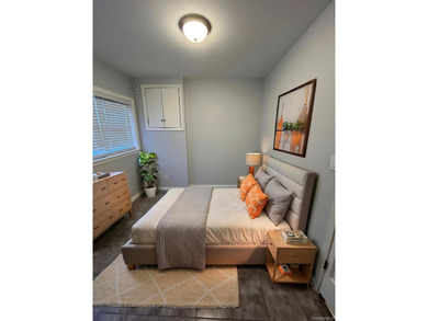 Semi-detached brick, fully renovated four-bedroom duplex with - photo 4