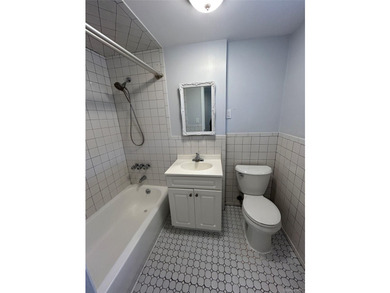 Semi-detached brick, fully renovated four-bedroom duplex with - photo 6