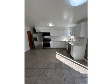 Semi-detached brick, fully renovated four-bedroom duplex with - photo 7