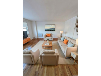 Semi-detached brick, fully renovated four-bedroom duplex with - photo 9