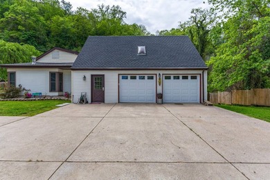 Rare opportunity to own a true riverfront property. Offering - photo 2