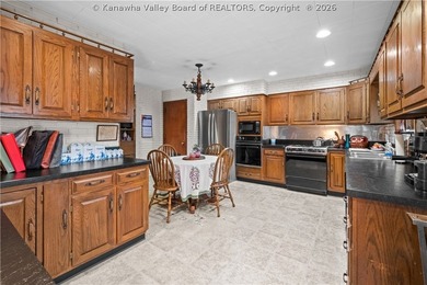 Nestled on a quiet dead-end street in the heart of South Hills - photo 6