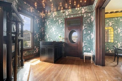 Let your imagination breathe new life into this historic Queen - photo 8