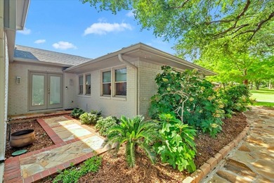 Welcome to a beautifully updated Grapevine home where generous - photo 4