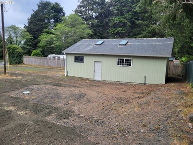 32-acre lot with 25x30 shop for storage or workspace. concrete - photo 6