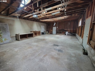 32-acre lot with 25x30 shop for storage or workspace. concrete - photo 8