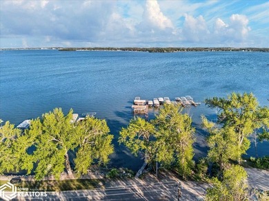 Wake up to the gentle shimmer of the pond and end every evening - photo 12