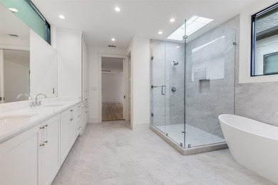 Welcome to this stunning and luxurious single-family attached - photo 15