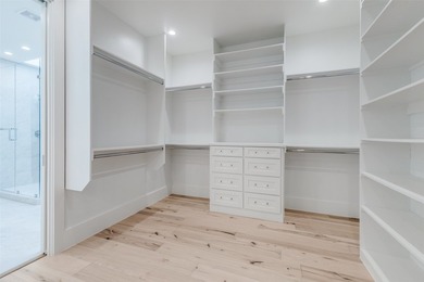 Welcome to this stunning and luxurious single-family attached - photo 16